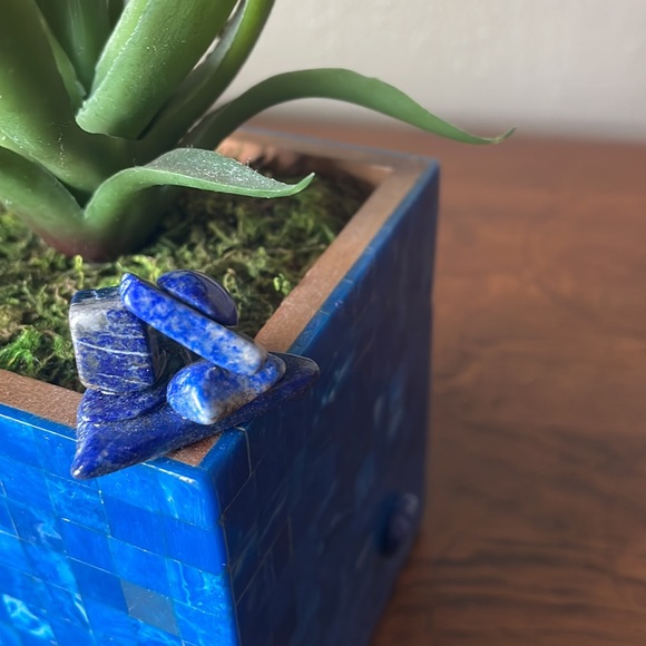 Faux succulent in deep blue dyed shell mosaic cube. - Picture 7 of 9